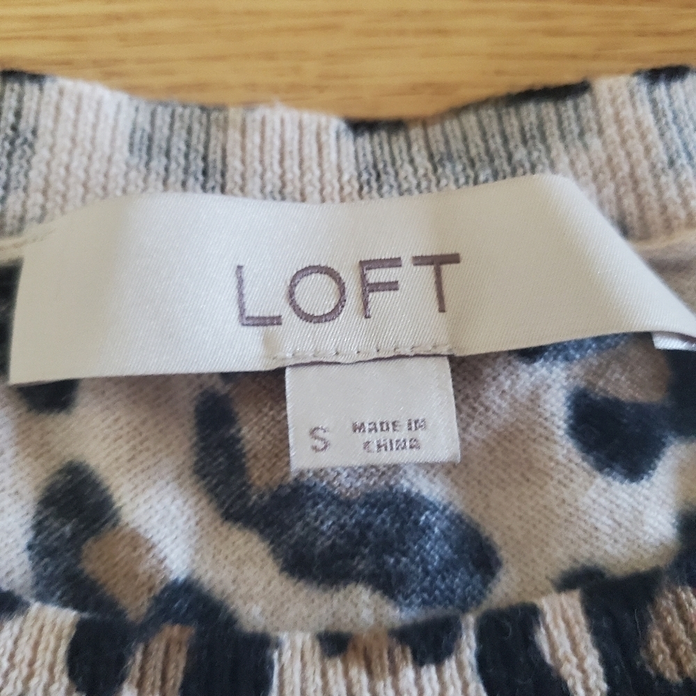 Loft Short Sleeve Cheetah Print Top NWOT - Picture 7 of 8